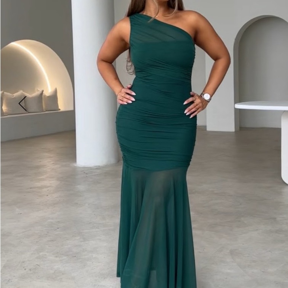Elegant One-Shoulder Green Dress